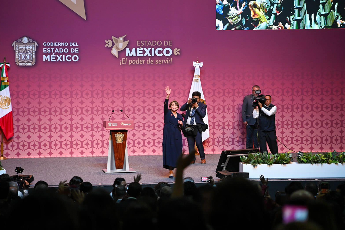 Boletín 210.-Miguel Gutiérrez asiste a la Toma de Protesta de la Gobernadora del Estado de México