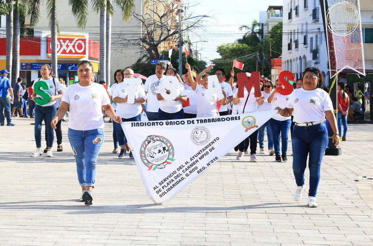 Espectacular despliegue por aniversario de la independencia – H. Ayuntamiento de Solidaridad