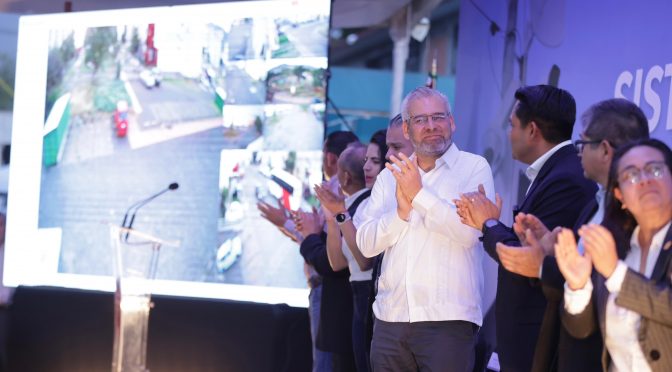 En Villas del Pedregal, inaugura Bedolla primer sistema de videovigilancia vecinal