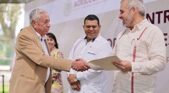 En un acto de justicia social aumentan apoyos a productores lecheros: Bedolla