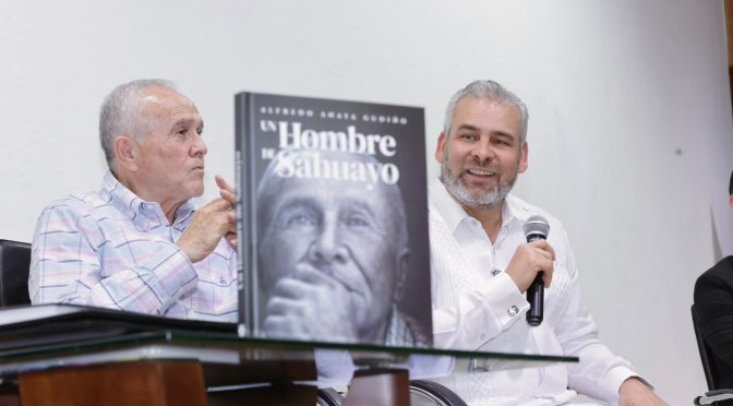 Asiste Bedolla a presentación del libro Un hombre de Sahuayo