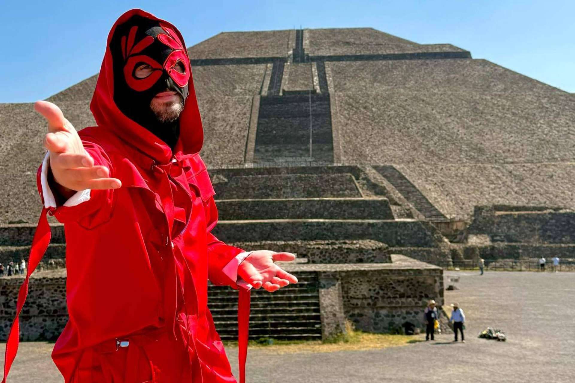 POSITIVEMAN estrena una propuesta electrónica con fusión de cumbia y pop 'VENI VIDI VICI'